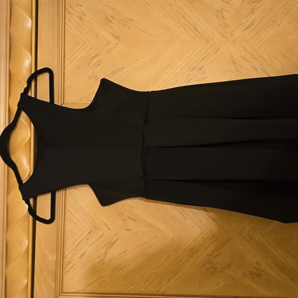 BOOHOO Scuba cutaway neckline midi bridesmaid dress. Size Small. Black - Picture 5 of 11